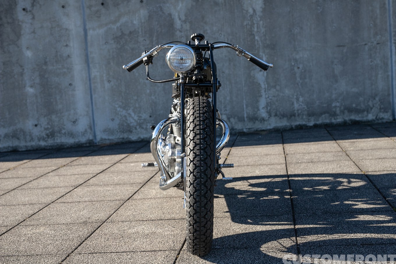 TRIBSAトリビザ（TRIUMPH & BSA）のボバーカスタム 1951年のヘッドライト