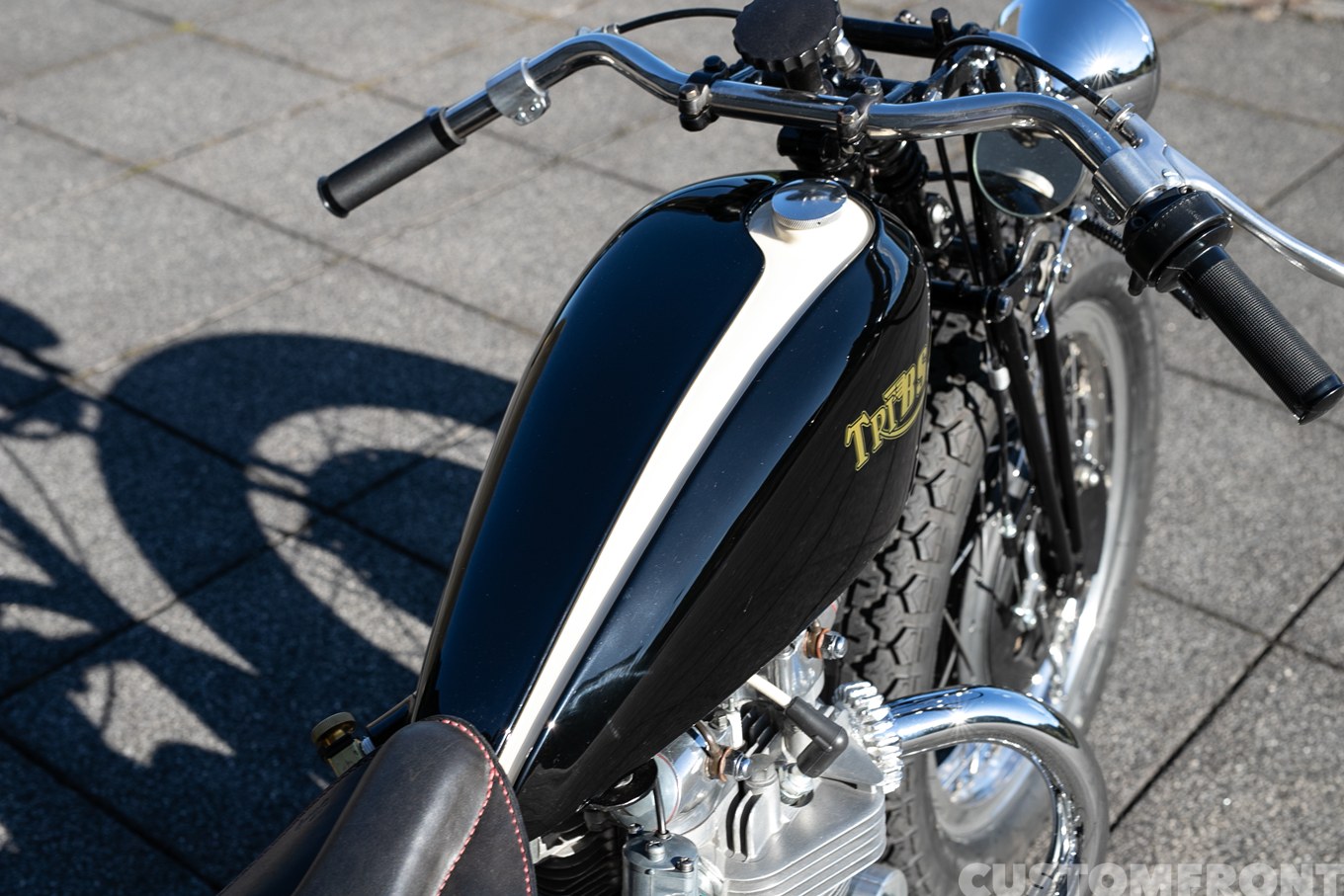 TRIBSAトリビザ（TRIUMPH & BSA）のボバーカスタム 1951年のガスタンク