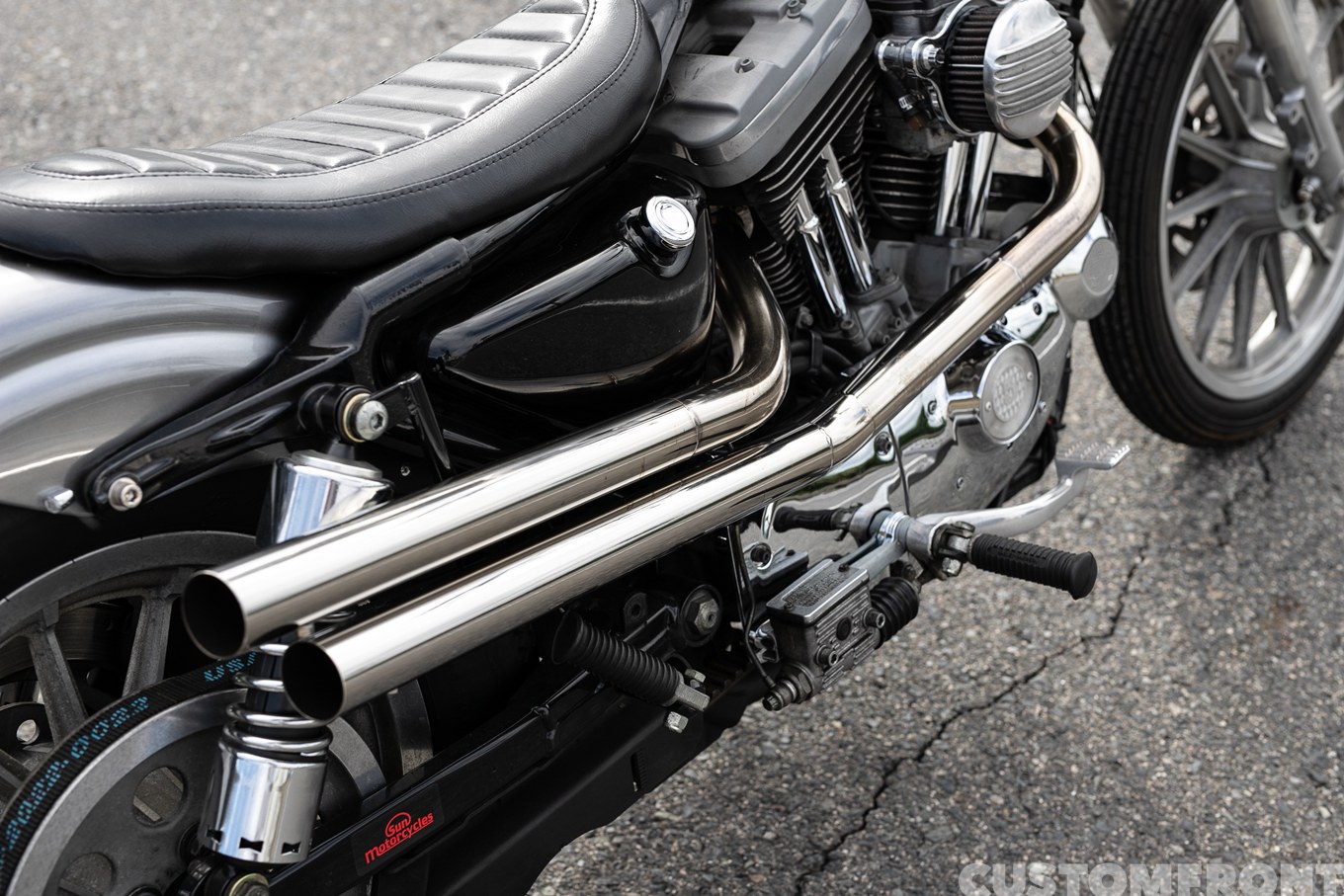 スポーツスター XLH1200S 2003年のストリートカスタムのマフラー