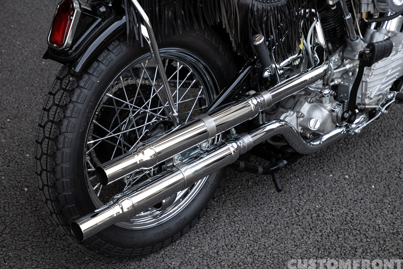 S&S KNUCKLEHEAD(ナックルヘッド)のオールドスクールチョッパーのマフラー
