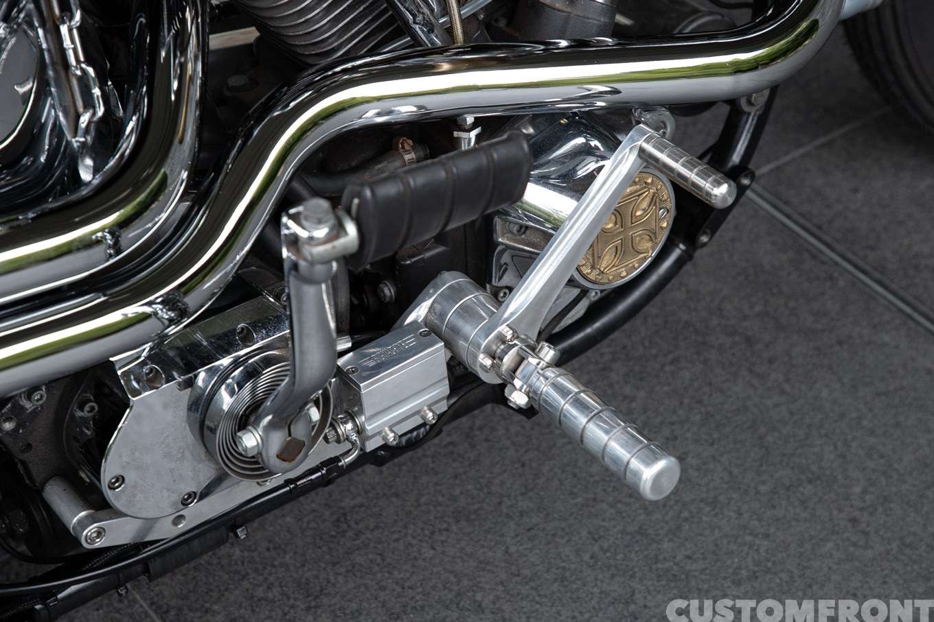 EVOスプリンガーソフテイルチョッパー FLSTS 1991年のフットコントロール