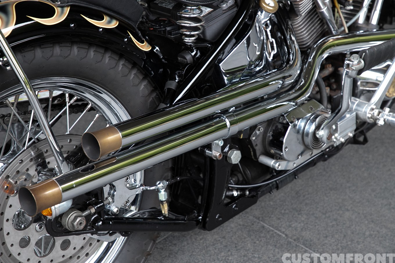 EVOスプリンガーソフテイルチョッパー FLSTS 1991年のマフラー