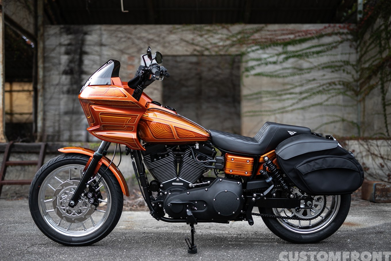 MOTO DIRECTのダイナスーパーグライド(FXDX)のパフォーマンスカスタム 2001年