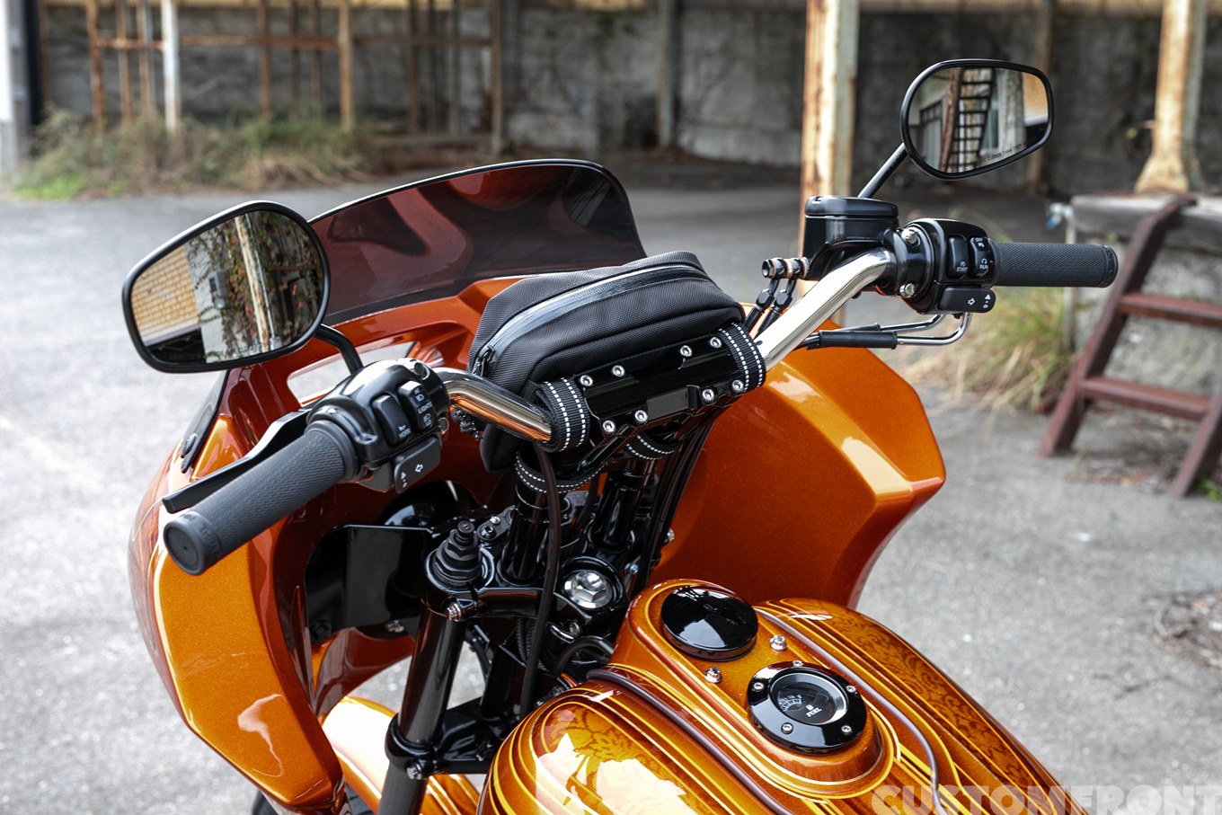 ダイナスーパーグライド(FXDX)のパフォーマンスカスタム 2001年のハンドル