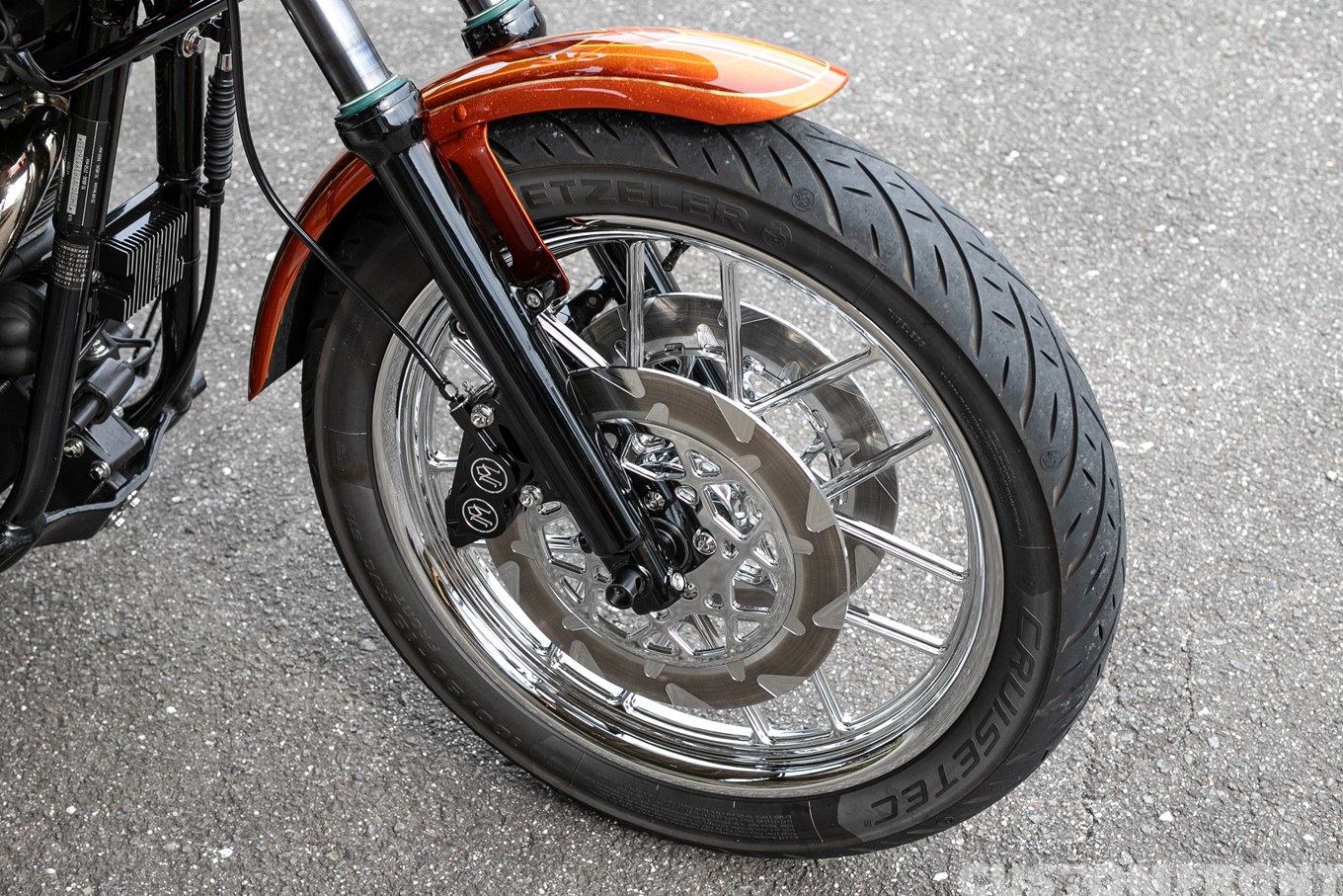 ダイナスーパーグライド(FXDX)のパフォーマンスカスタム 2001年のフロントホイール