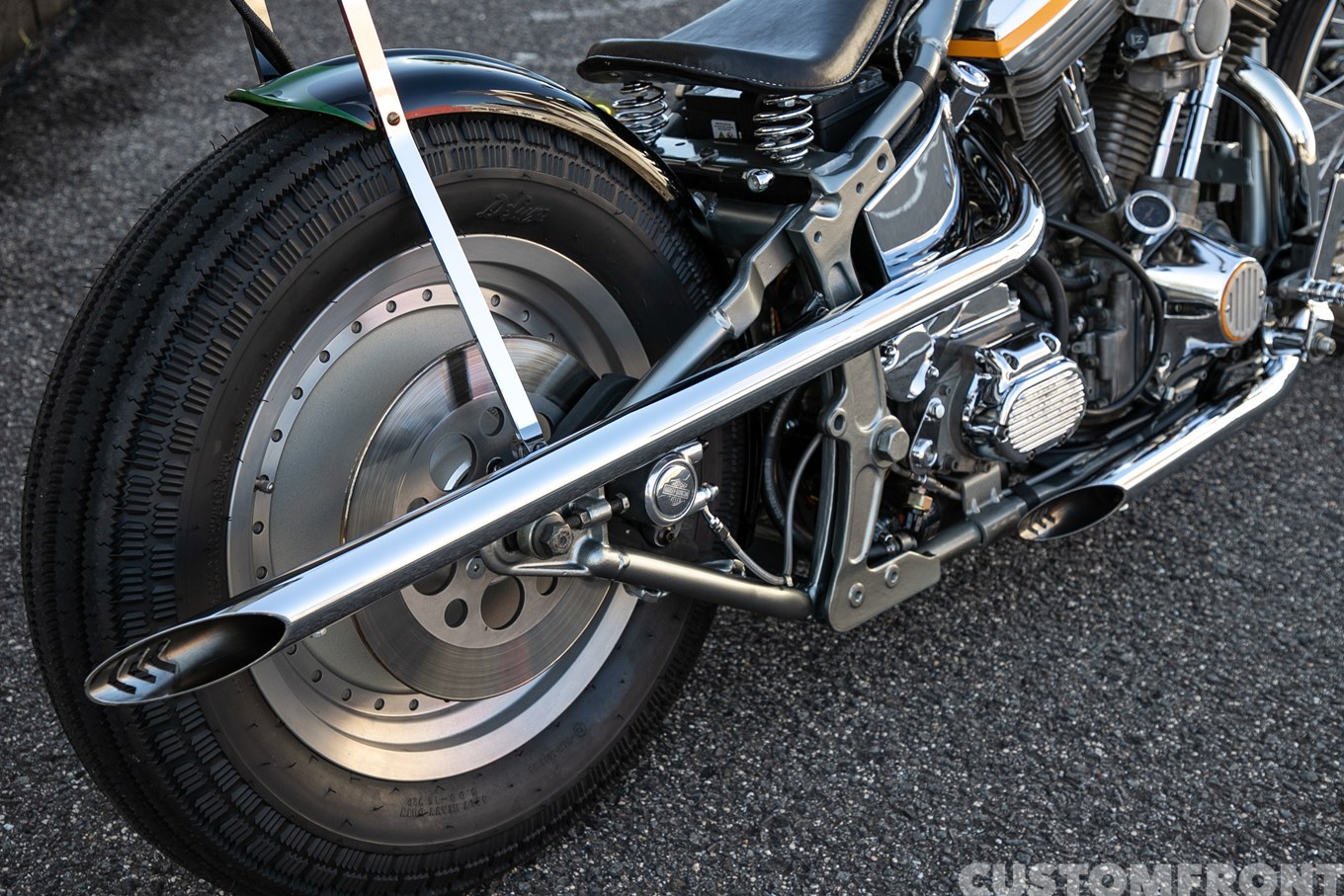 エボリューション(EVO)のファットボーイ(FLSTF)のソフテイルチョッパー 1990年のマフラー