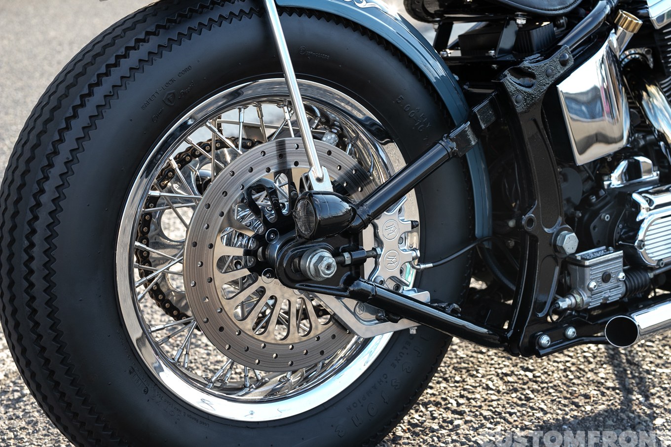スプリンガーEVOのボバーチョッパー FLSTF 1996年のリアホイール