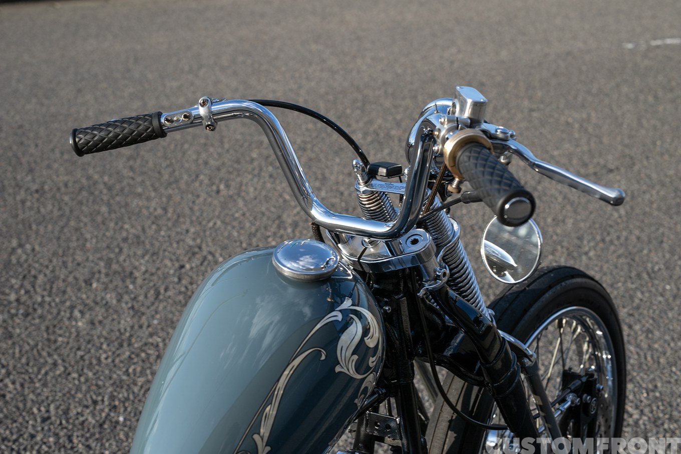 スプリンガーEVOのボバーチョッパー FLSTF 1996年のハンドル