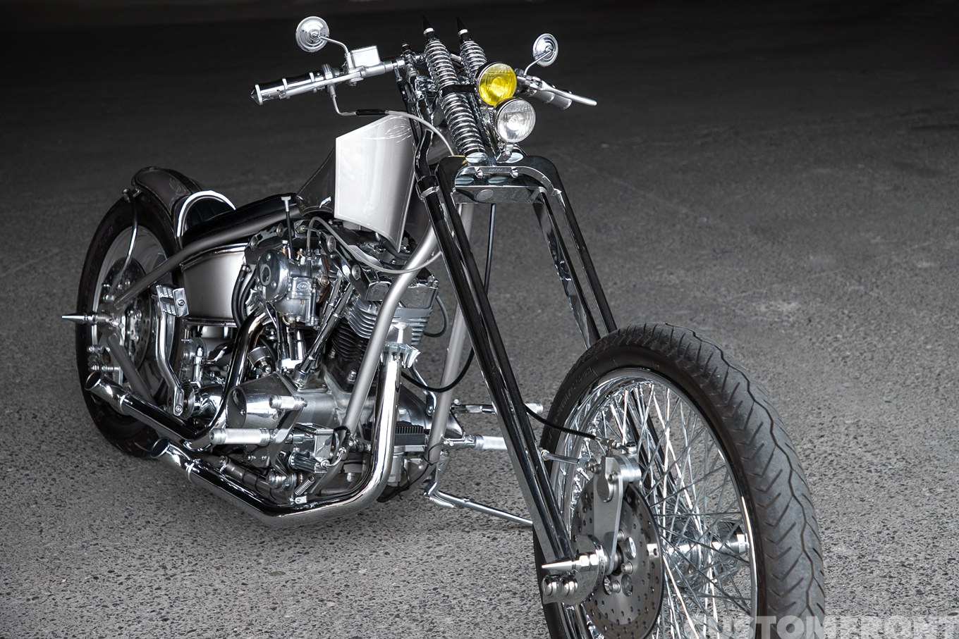 S&Sショベルヘッドのニュースクールチョッパーのフロントフォーク