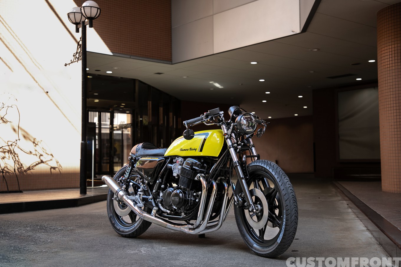 D-club Custom RanchのホンダCB750 F2のカフェレーサースタイル 1977年