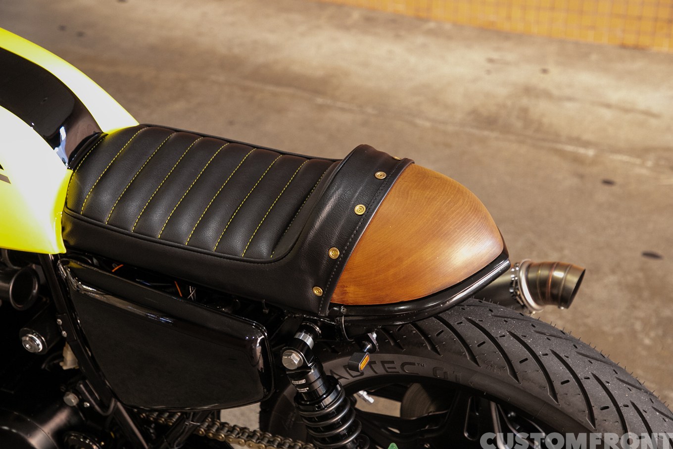 ホンダCB750 F2のカフェレーサースタイル 1977年のシートカウル