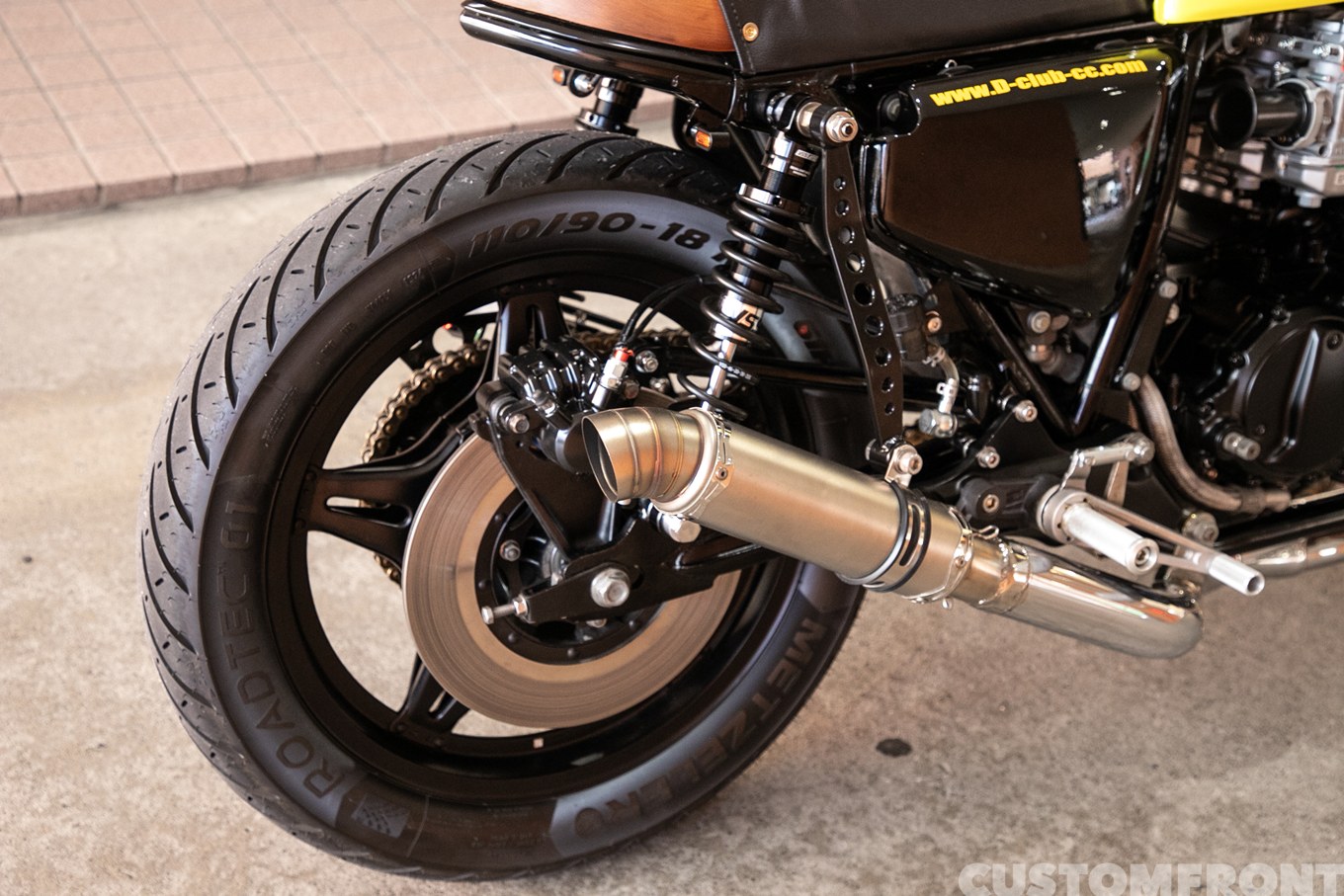 ホンダCB750 F2のカフェレーサースタイル 1977年のマフラー