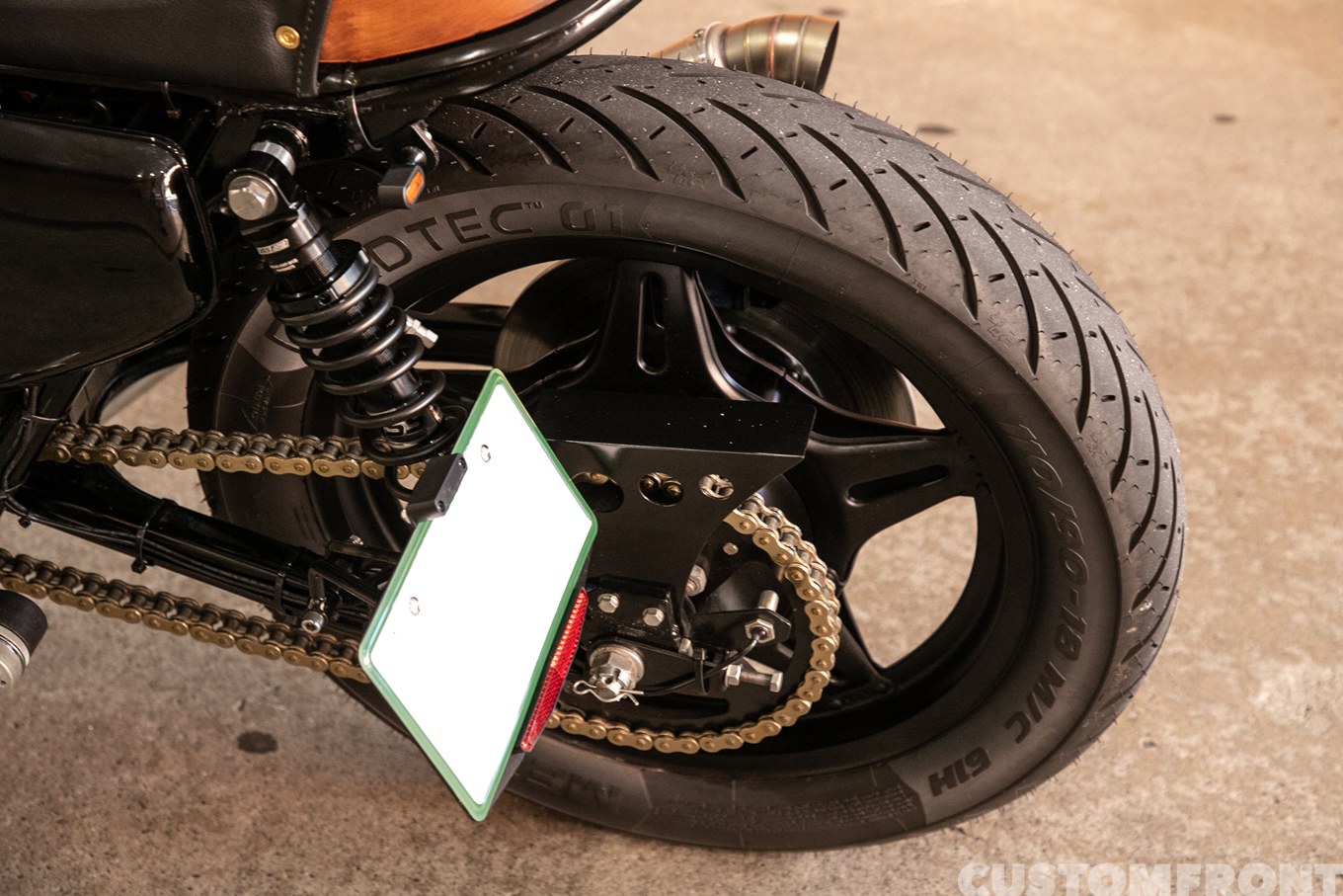 ホンダCB750 F2のカフェレーサースタイル 1977年のドライブチェーンカバー