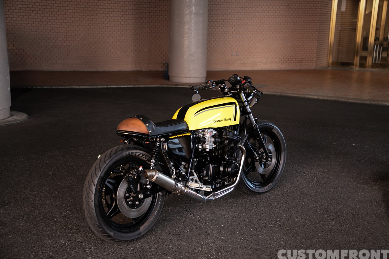 D-club Custom RanchのホンダCB750 F2のカフェレーサースタイル 1977年