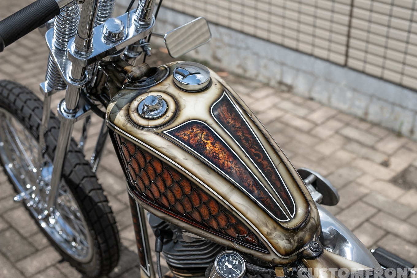 オールドスクールのFLHショベルヘッドチョッパー 1969年のガスタンク