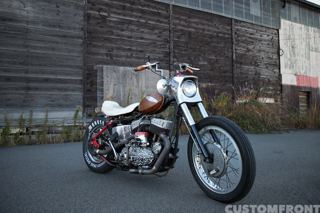 ホットスパイスカスタムスのハーレー KH 1956年のレーシングガレージチョッパー