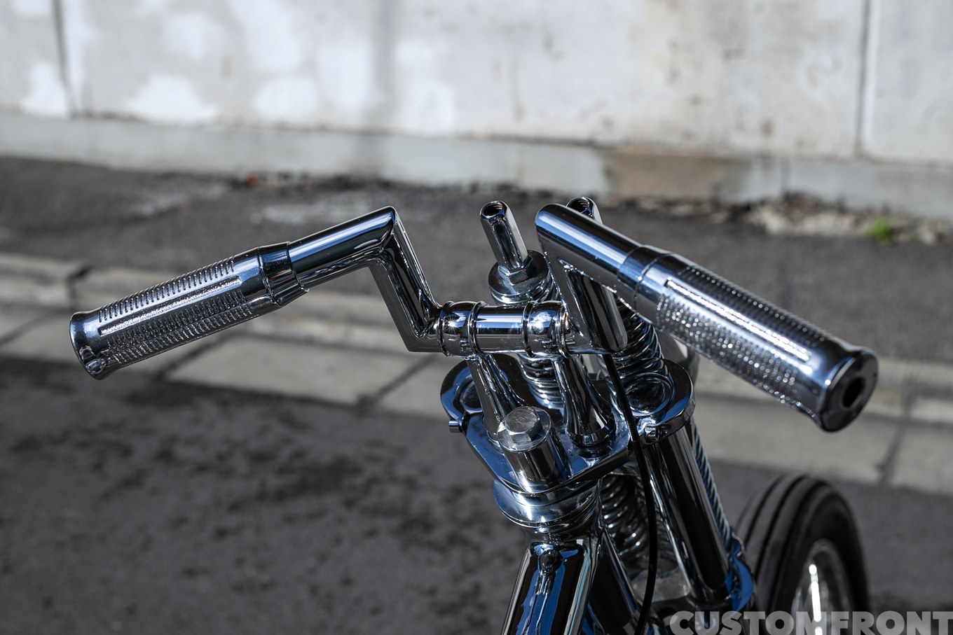 ショベルヘッドのナロードチョッパー FLH 1966年のハンドル