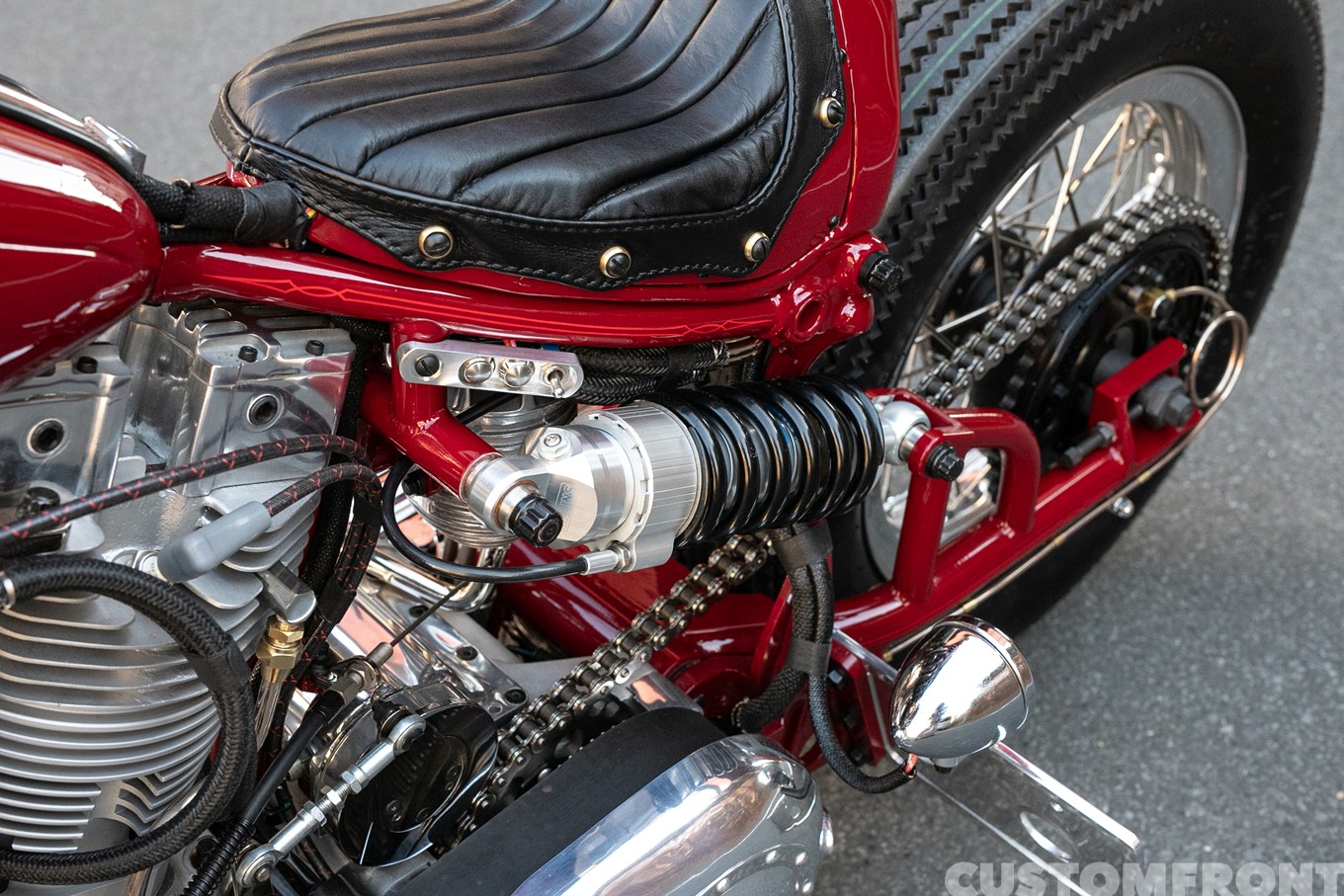 ショベルヘッドの'60年代カフェスタイルチョッパー FLH 1978年のリアサスペンション