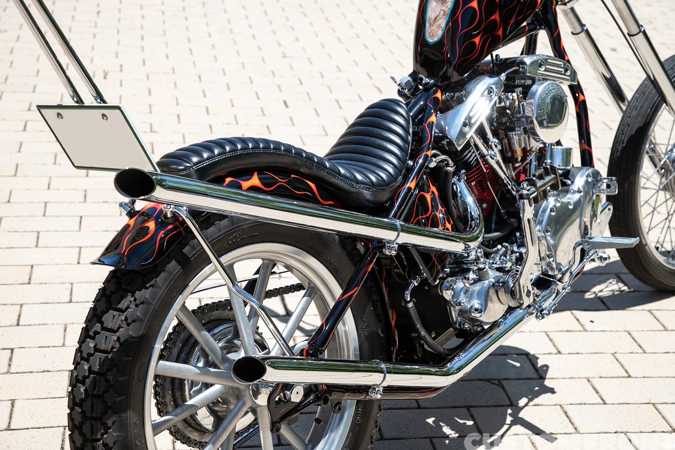 ショベルヘッドのロングフォークのフリスコチョッパー FL 1966年のマフラー