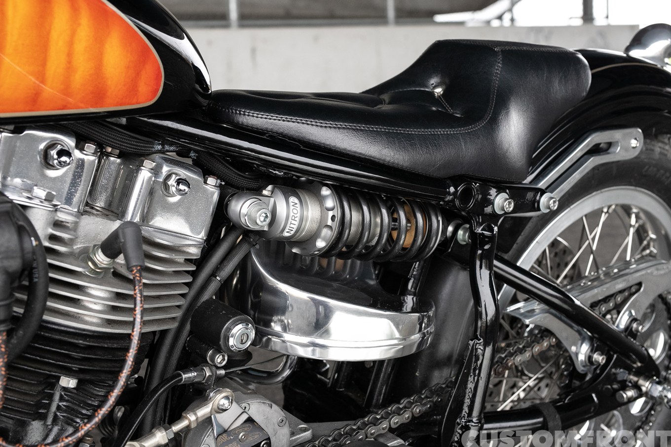 ショベルヘッドのダートトラッカーチョッパー FXE 1978年のリアサスペンション