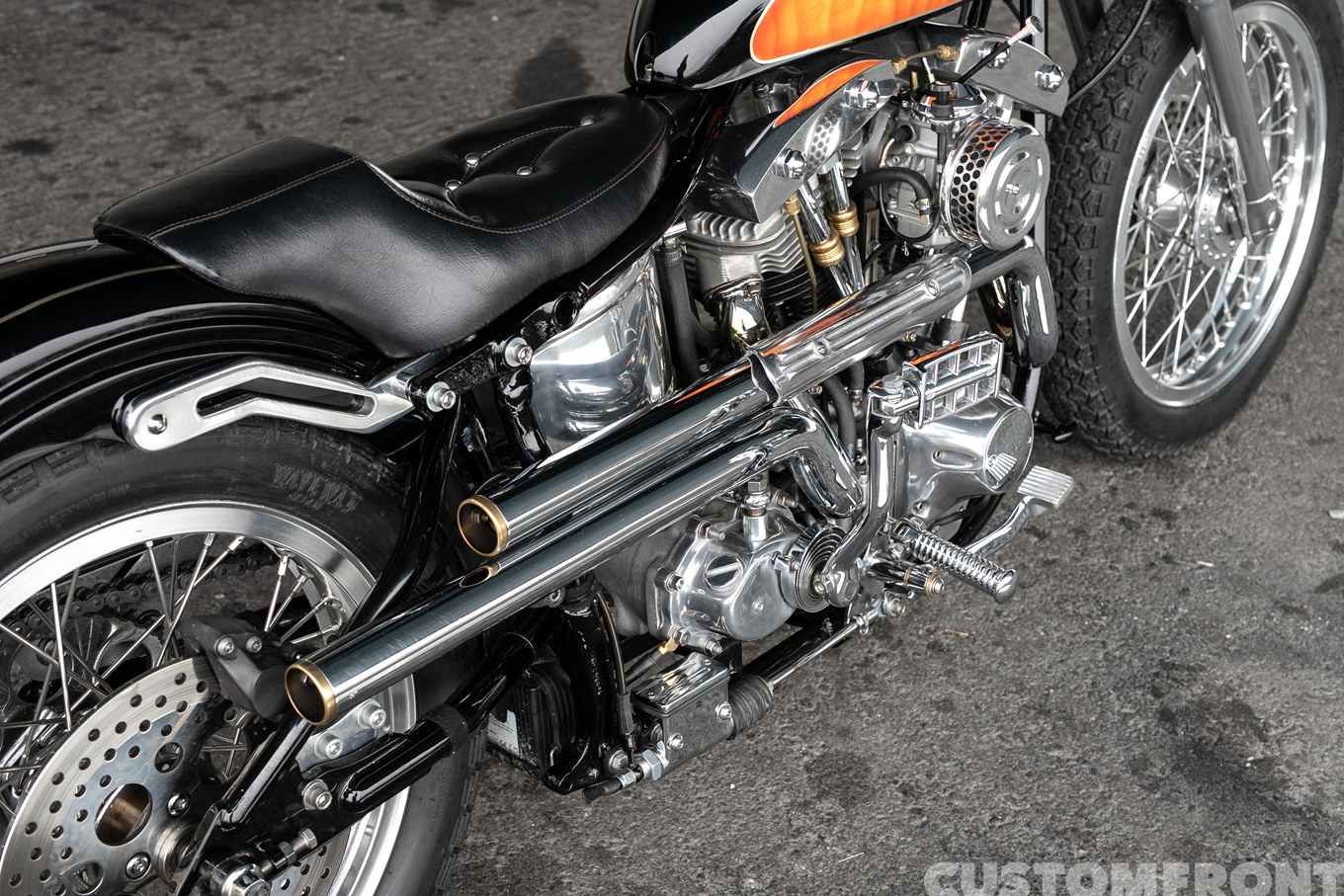 ショベルヘッドのダートトラッカーチョッパー FXE 1978年のマフラー