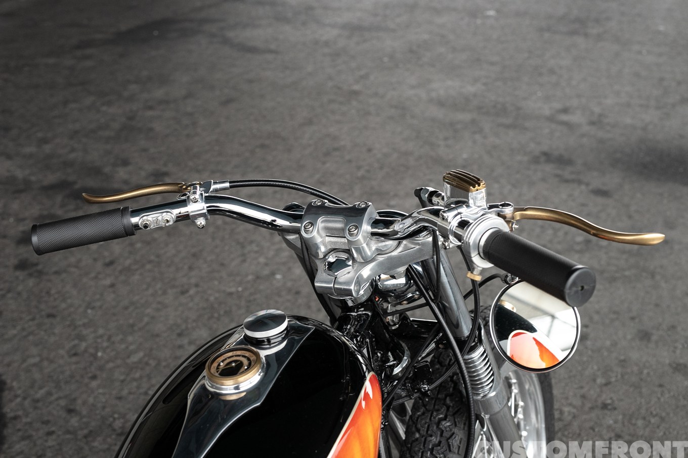 ショベルヘッドのダートトラッカーチョッパー FXE 1978年のハンドル