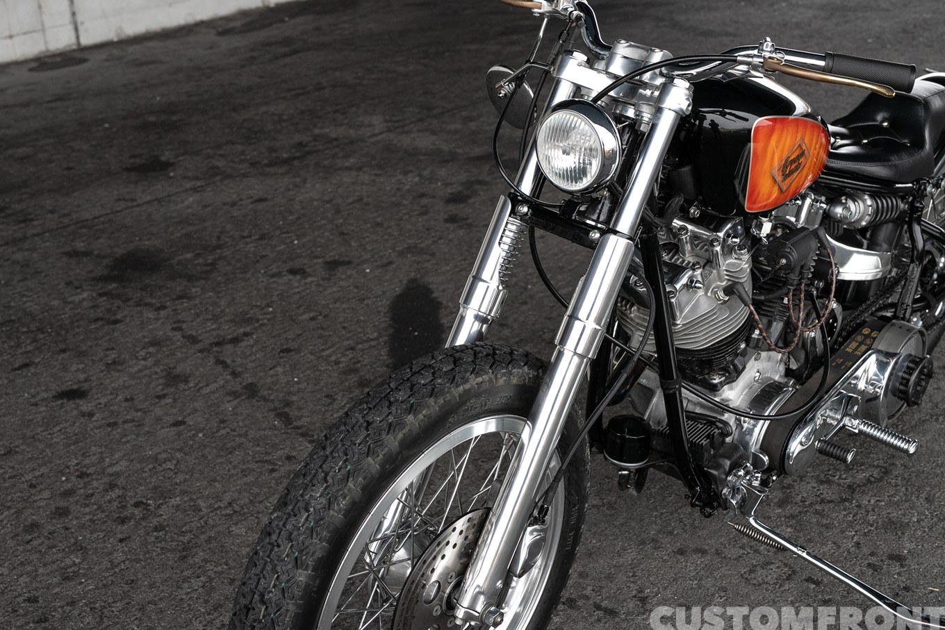 ショベルヘッドのダートトラッカーチョッパー FXE 1978年のフロントフォーク