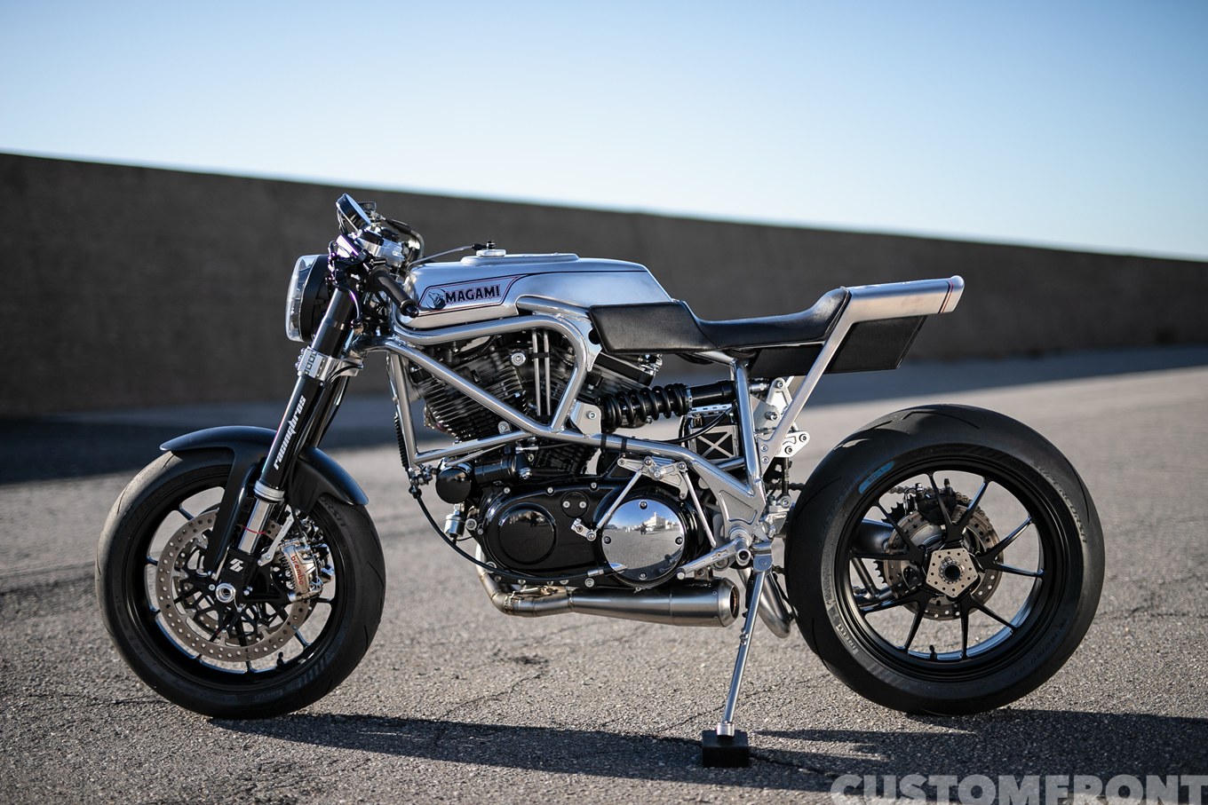 SURE SHOTのBUELL(ビューエル) S1Wのカフェスタイルのショーバイクカスタム