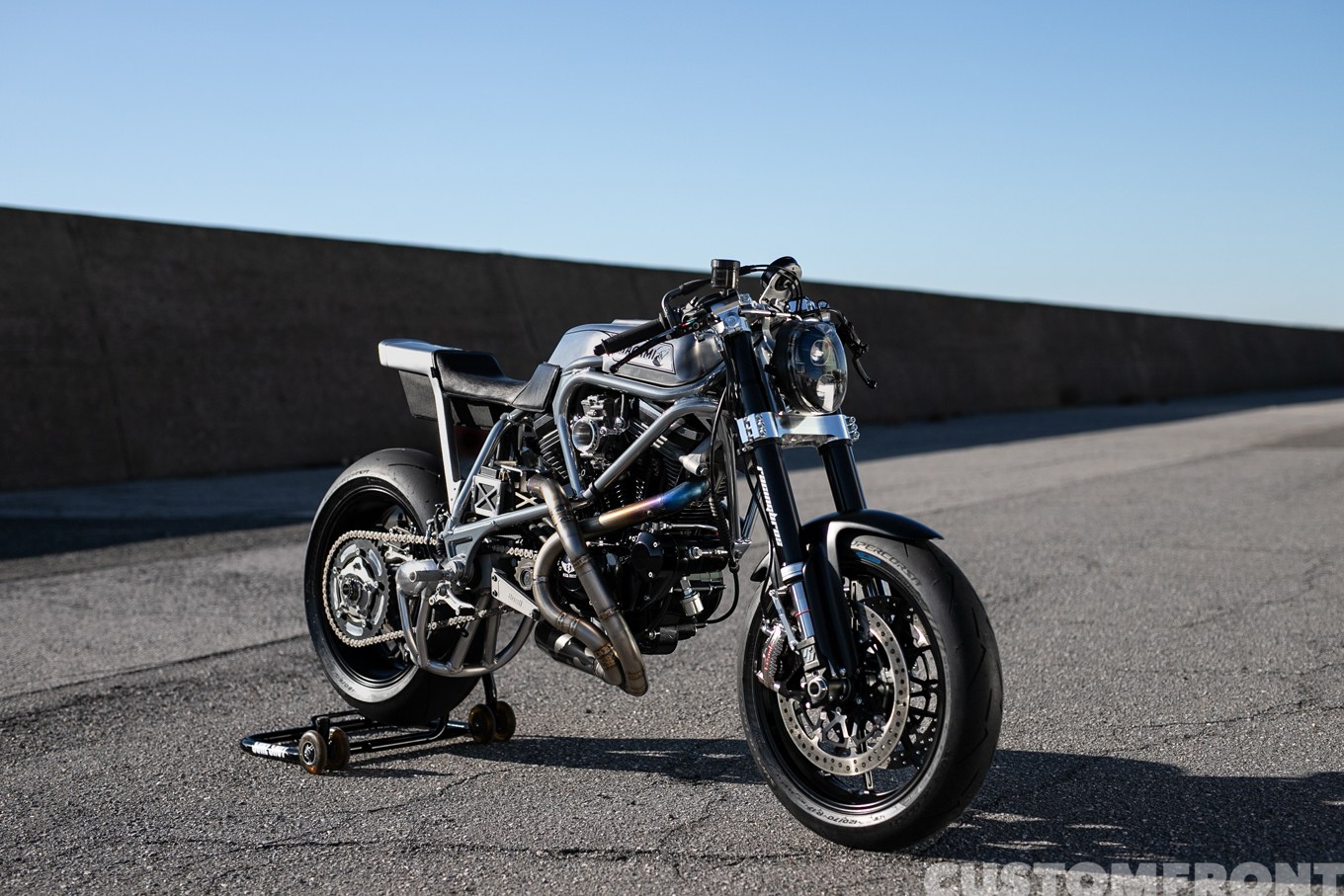 SURE SHOTのBUELL(ビューエル) S1Wのカフェスタイルのショーバイクカスタム