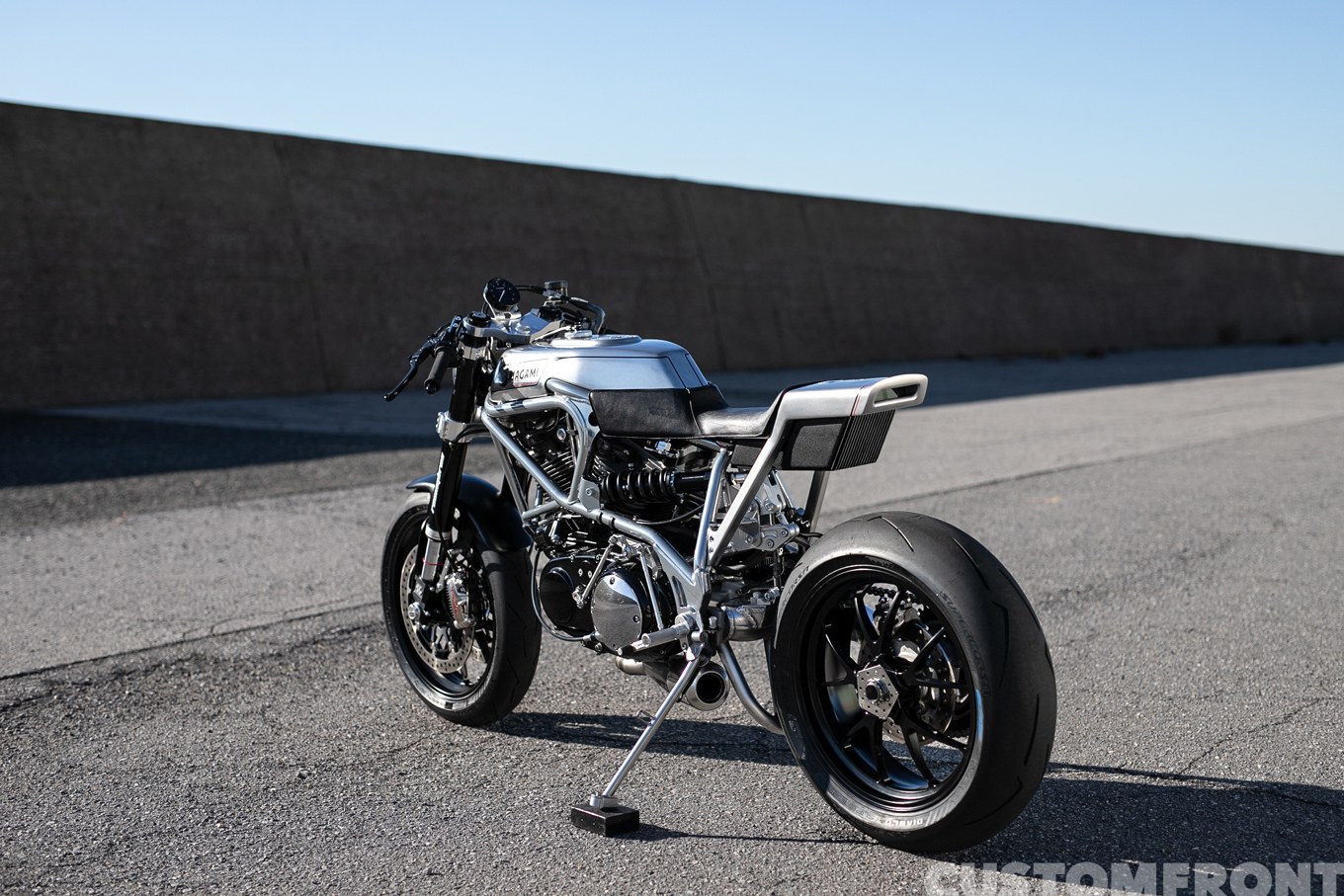 SURE SHOTのBUELL(ビューエル) S1Wのカフェスタイルのショーバイクカスタム