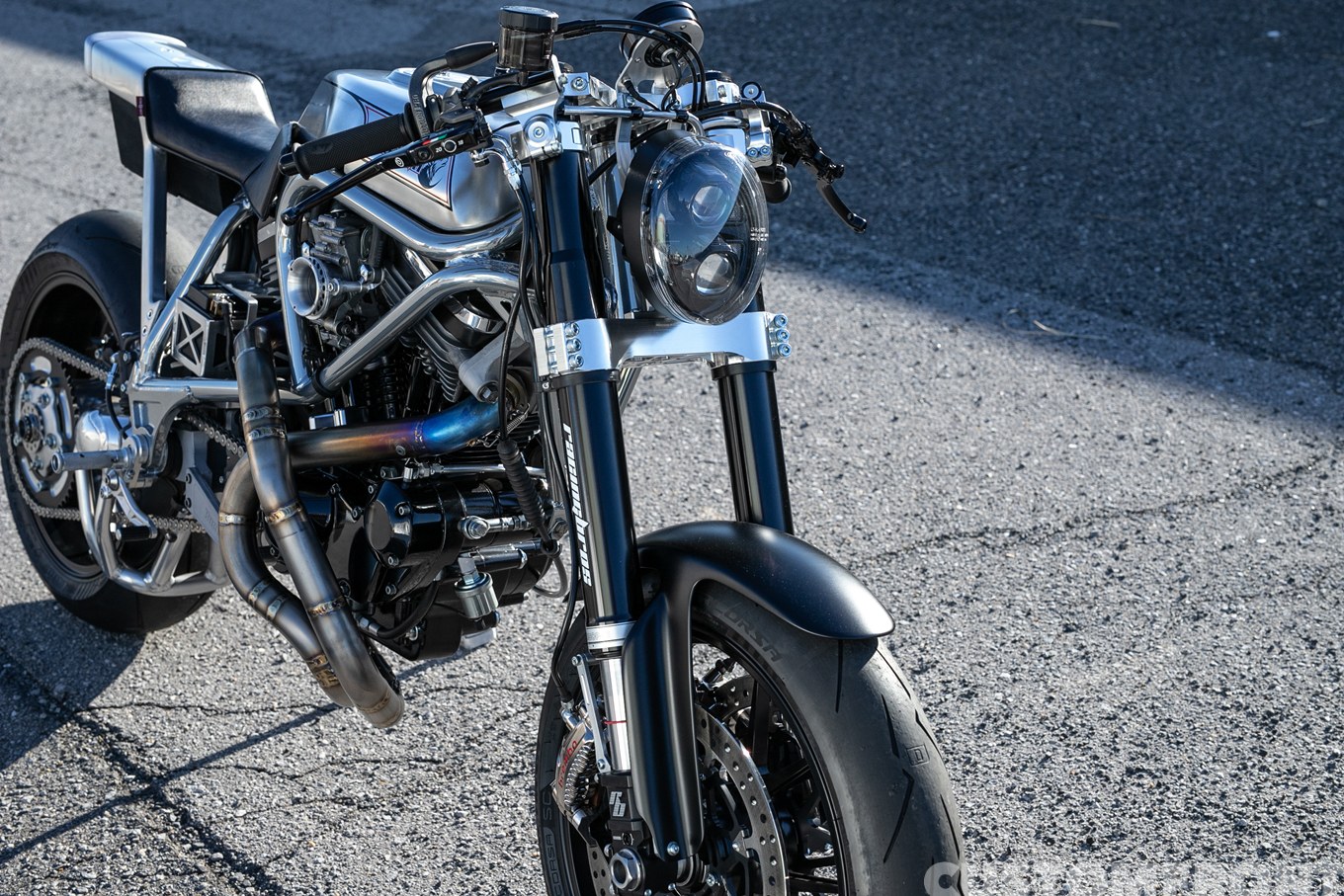 BUELL(ビューエル) S1Wのカフェスタイルバイクのフロントフォーク