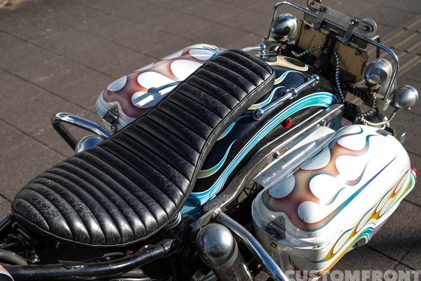 ブラックとヒッピーカルチャーを融合させたデコレーションチョッパー Duo Glide Police 1962年のリアフェンダー