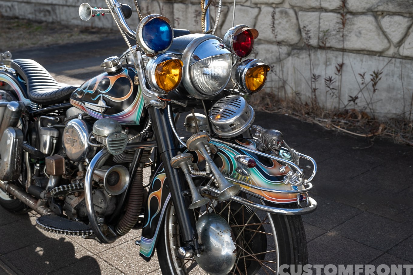 ブラックとヒッピーカルチャーを融合させたデコレーションチョッパー Duo Glide Police 1962年のフロントエンド