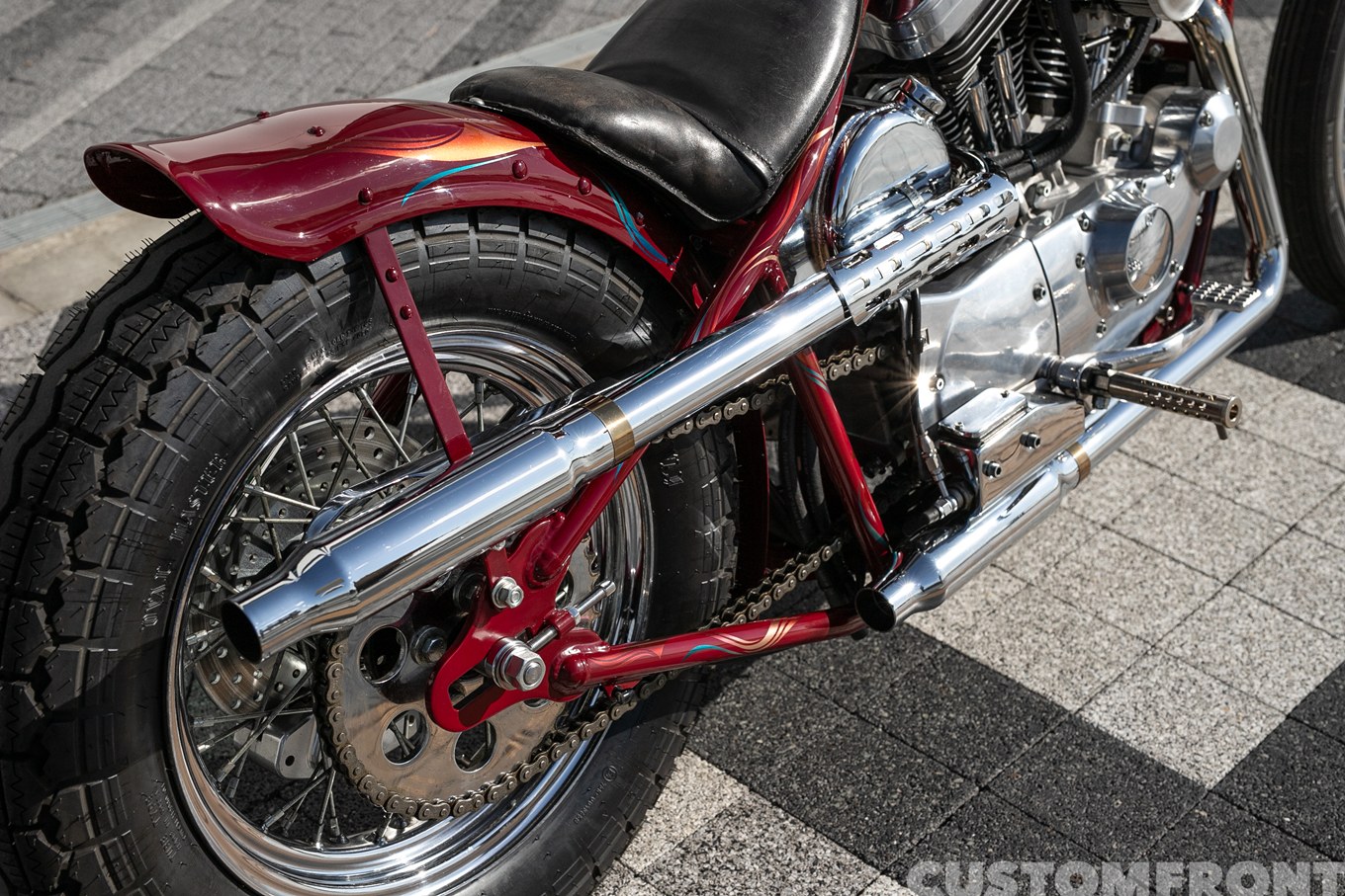 ハーレーのスポーツスター(EVO)XL1200のフリスコスタイルチョッパー 1996年のマフラー