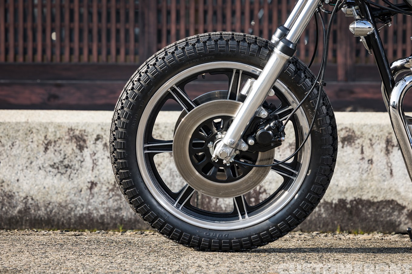 ヤマハXS650 Specialのリジッドフレームチョッパー 1977年のフロントホイール