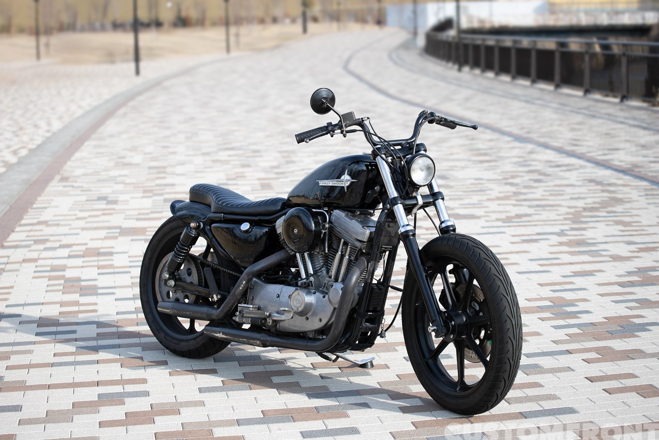 キックバックモーターサイクルのハーレー スポーツスター XL1200 1995年のストリートカスタム