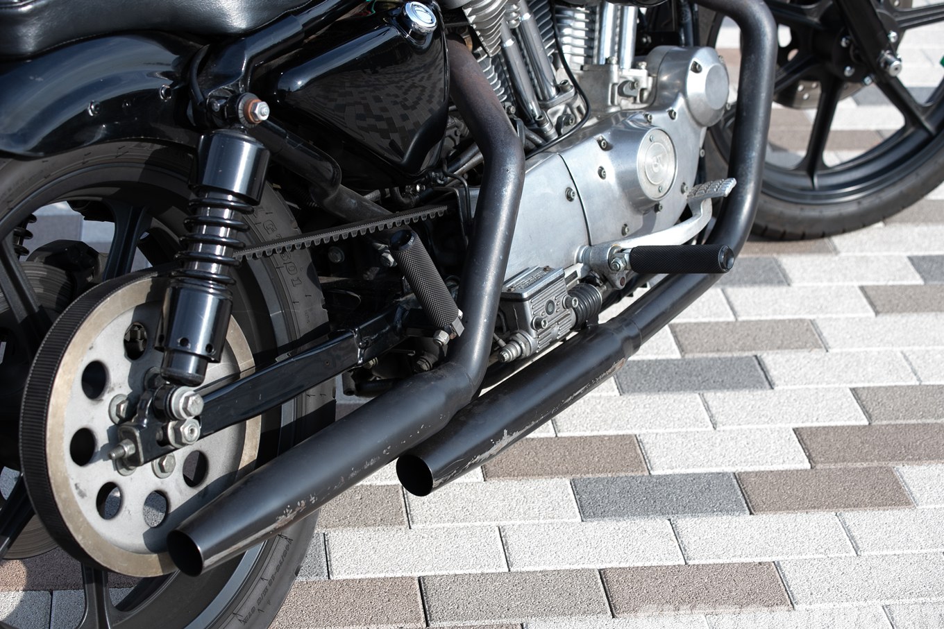 スポーツスター XL1200 1995年のストリートカスタムのマフラー