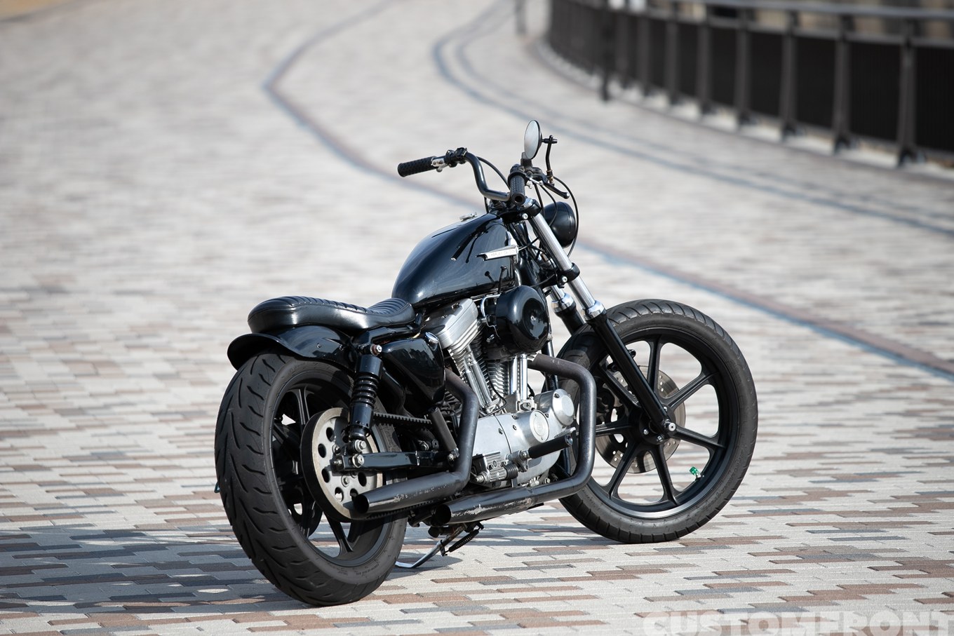 キックバックモーターサイクルのハーレー スポーツスター XL1200 1995年のストリートカスタム