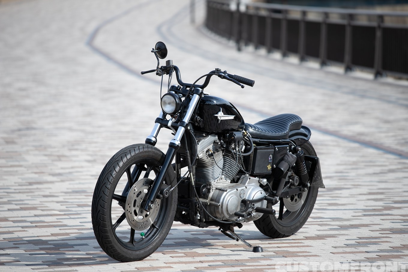 キックバックモーターサイクルのハーレー スポーツスター XL1200 1995年のストリートカスタム