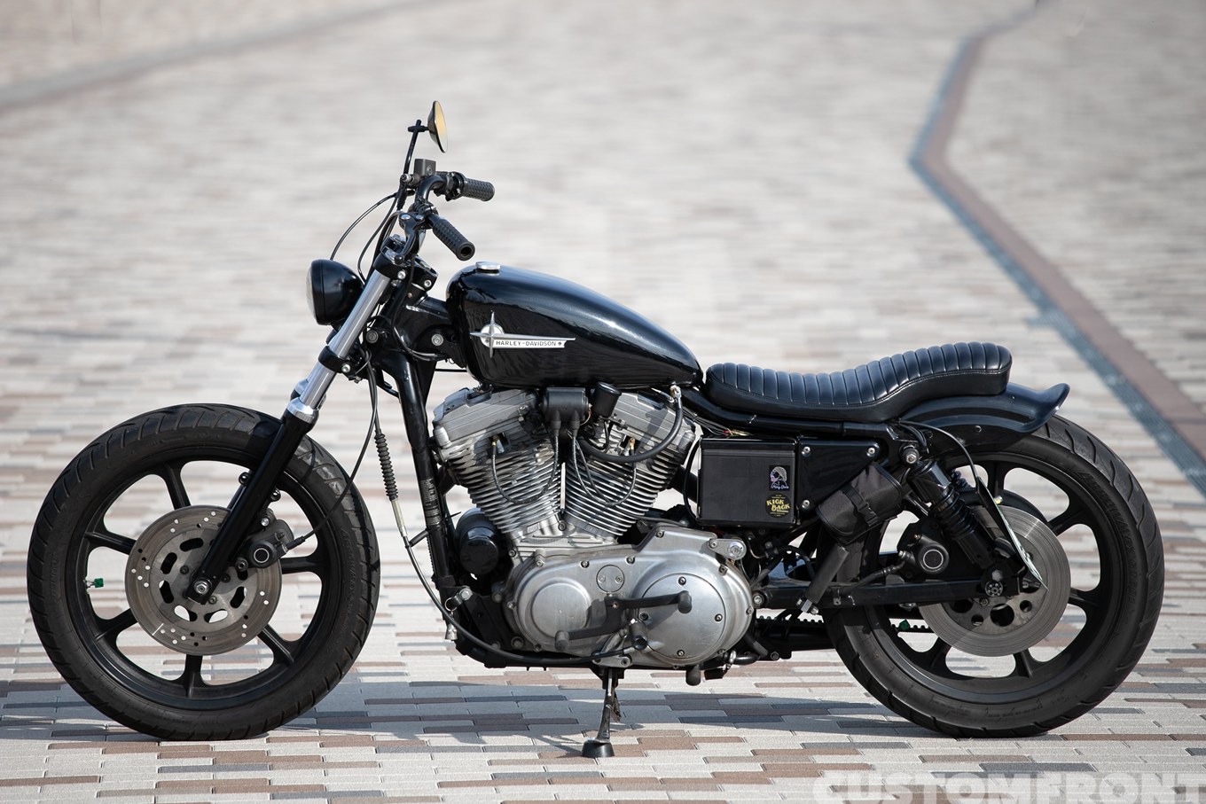 キックバックモーターサイクルのハーレー スポーツスター XL1200 1995年のストリートカスタム