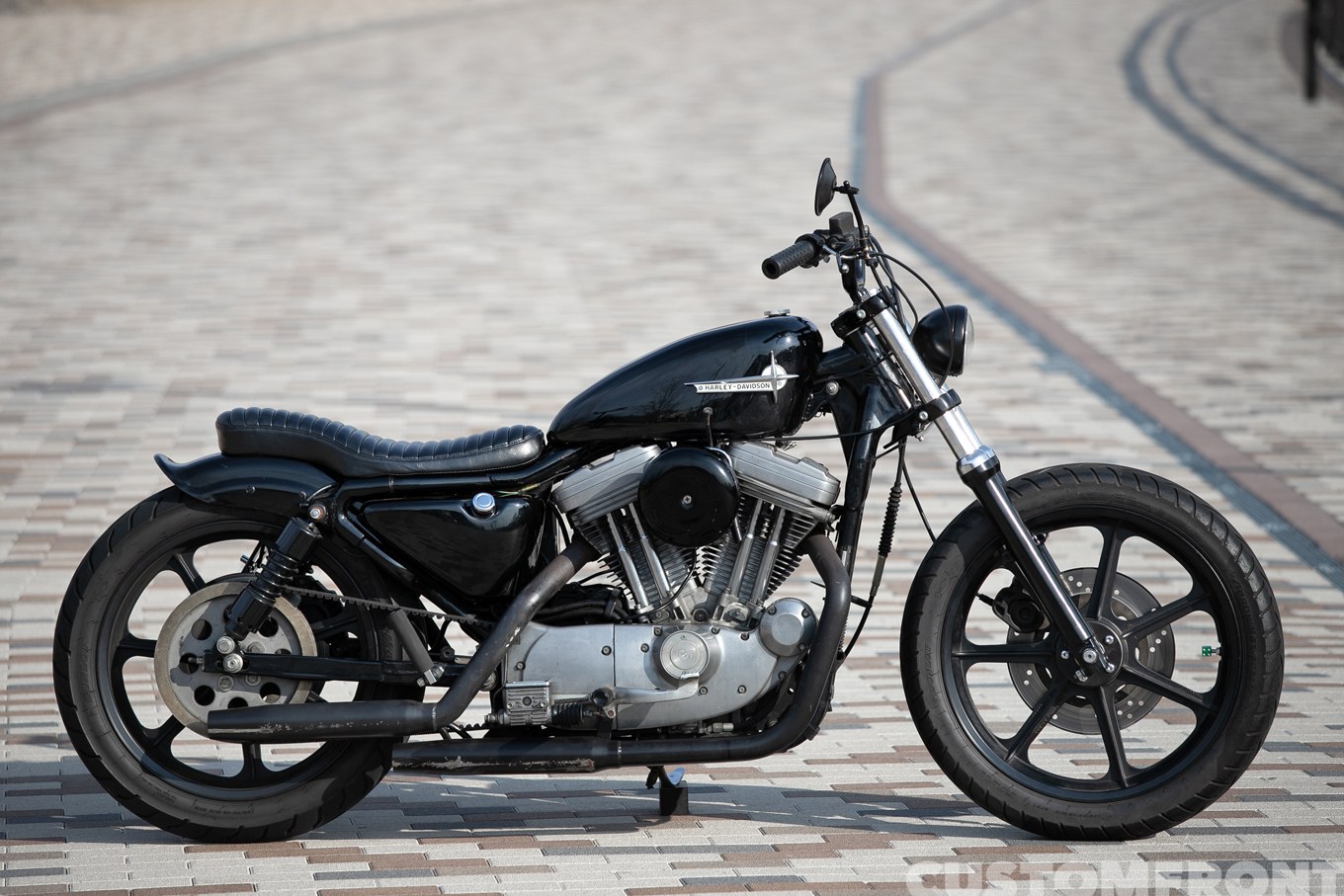 キックバックモーターサイクルのハーレー スポーツスター XL1200 1995年のストリートカスタム