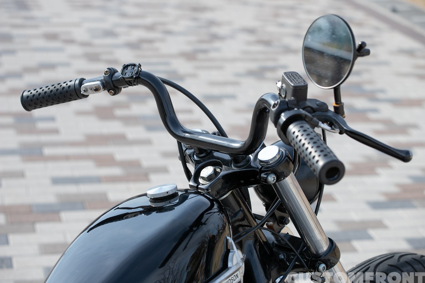 スポーツスター XL1200 1995年のストリートカスタムのハンドル