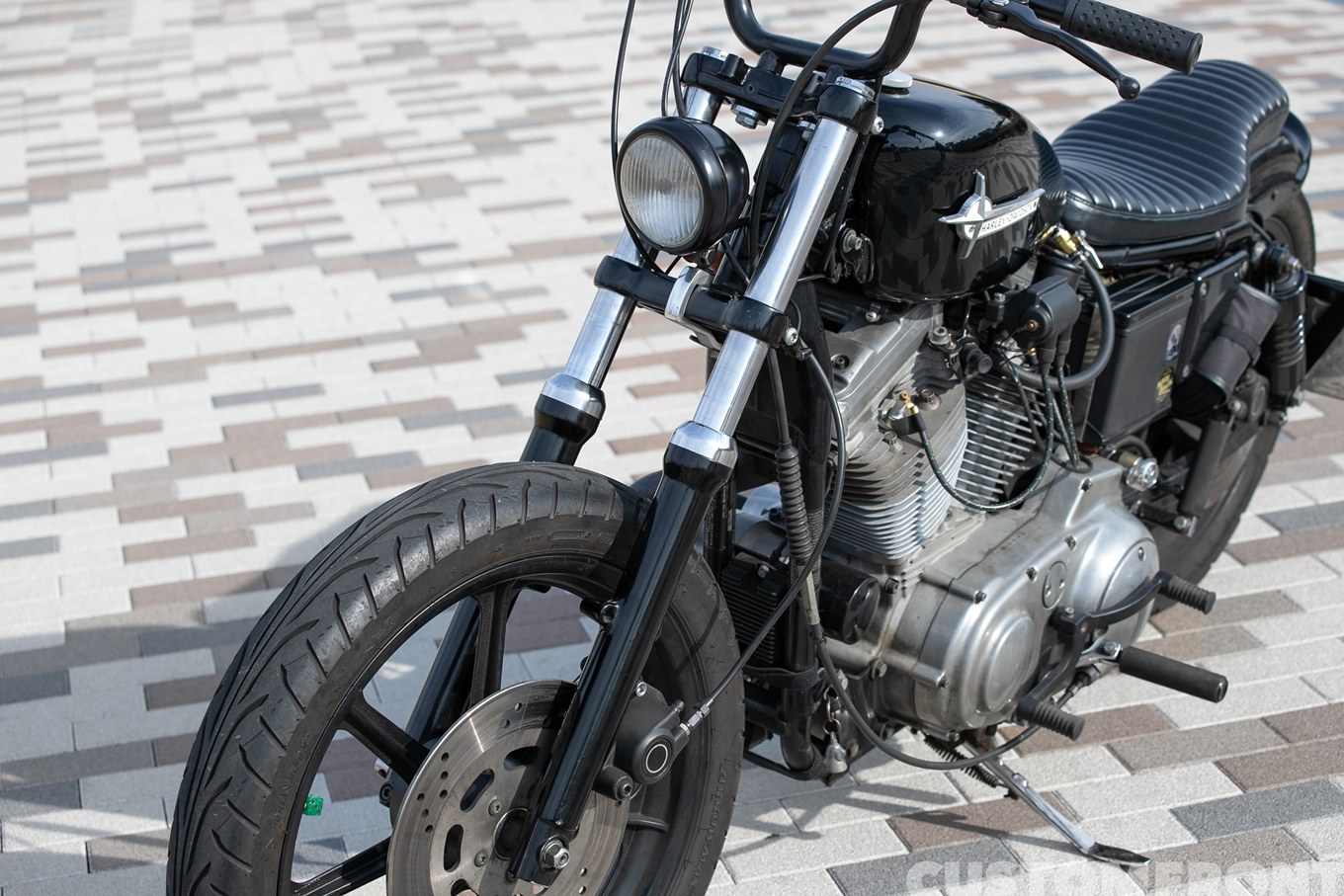 スポーツスター XL1200 1995年のストリートカスタムのフロントフォーク