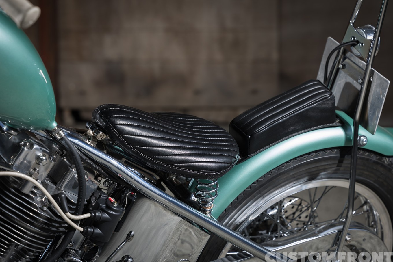 ショベルヘッドのナロードチョッパー FXE 1980年のシート