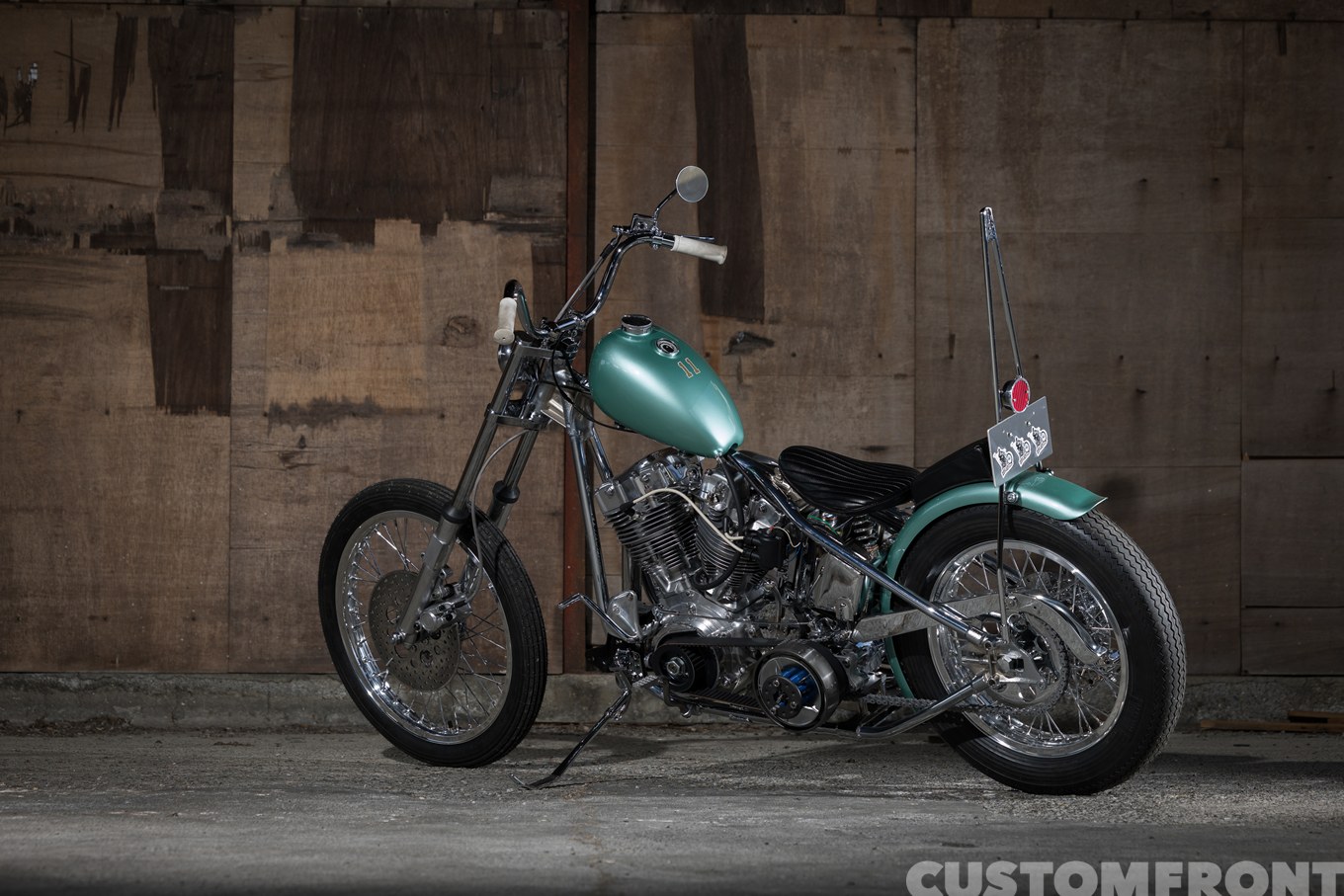 MAD LOUT MOTORCYCLEのハーレーショベルヘッドのメッキフレームのナロードチョッパー FXE 1980年