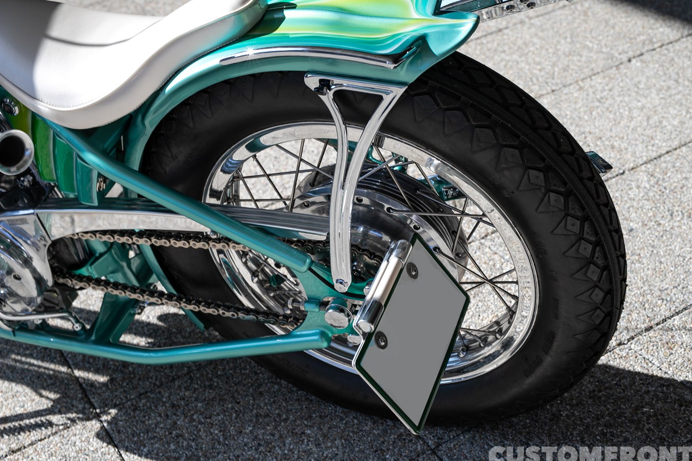 ヤマハ XS650の女性オーナーが乗るチョッパーカスタム 1979年のフェンダーステー