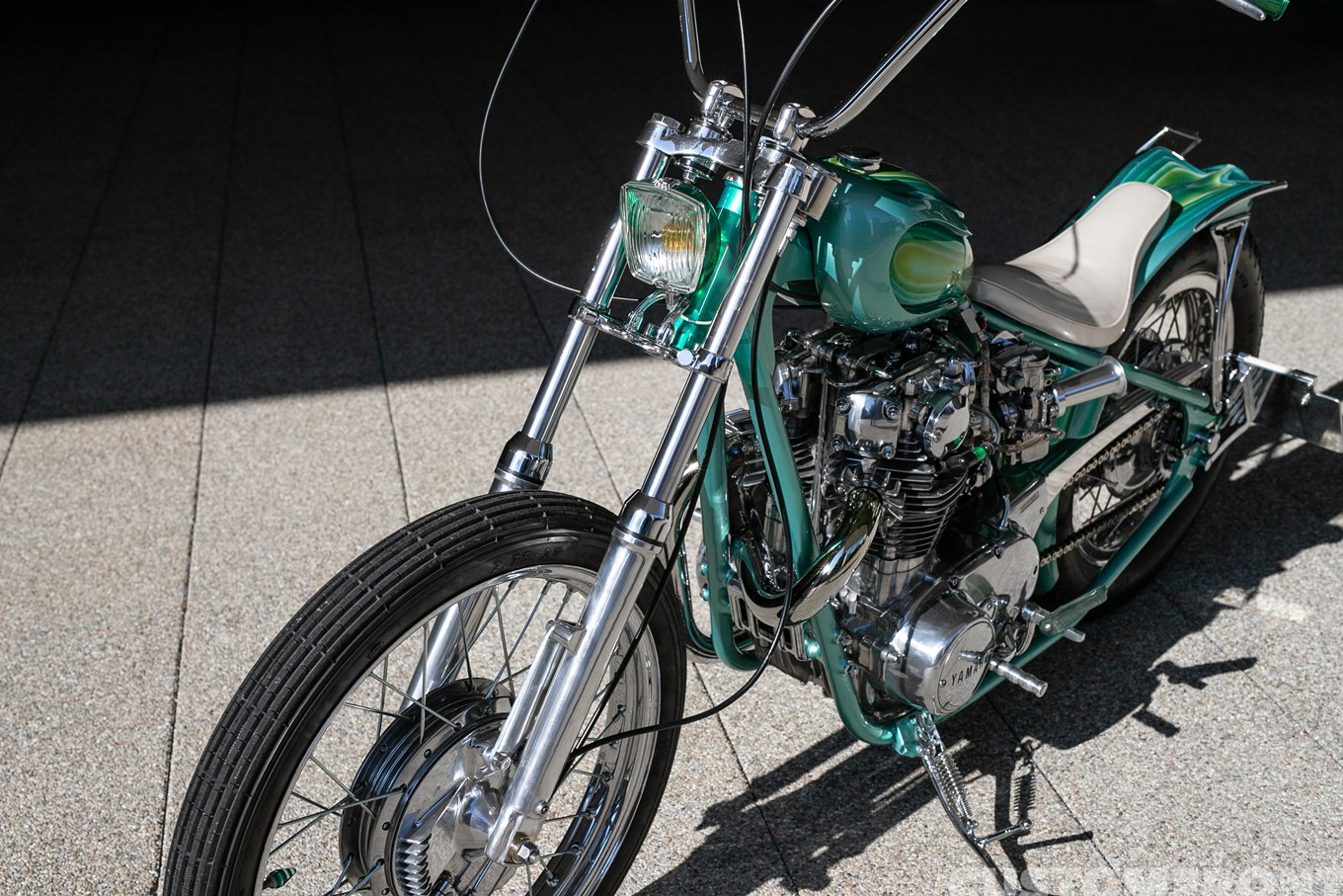 ヤマハ XS650の女性オーナーが乗るチョッパーカスタム 1979年のフロントフォーク