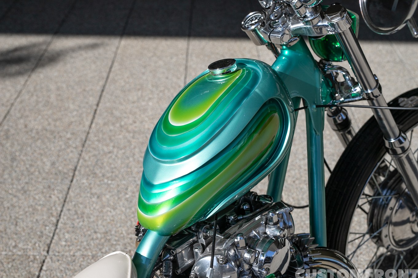 ヤマハ XS650の女性オーナーが乗るチョッパーカスタム 1979年のガスタンク