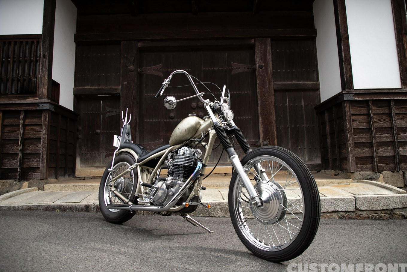WHEELERS JAPANのヤマハ SR400のオールドスクールのハードテイルチョッパー