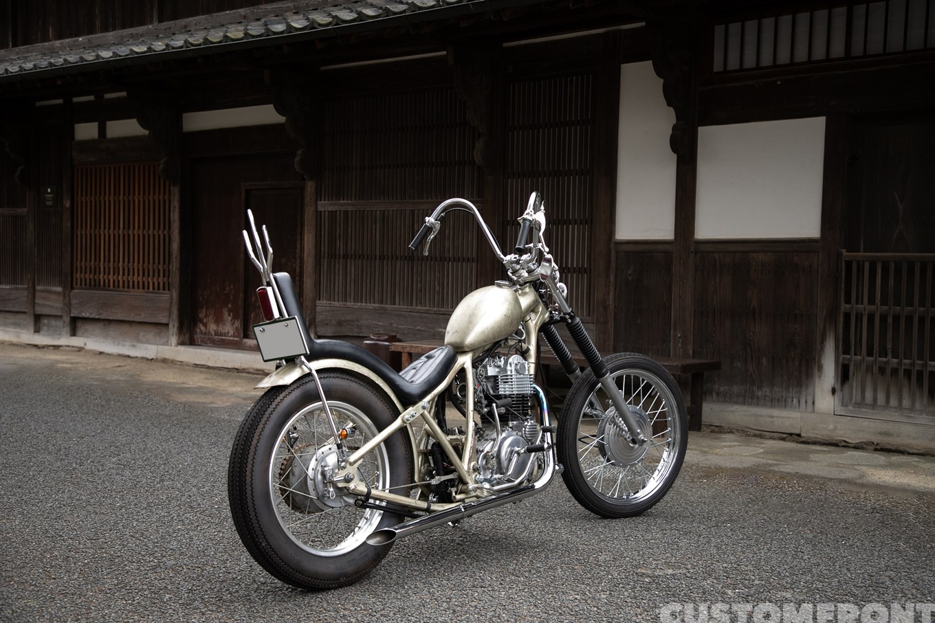 WHEELERS JAPANのヤマハ SR400のオールドスクールのハードテイルチョッパー